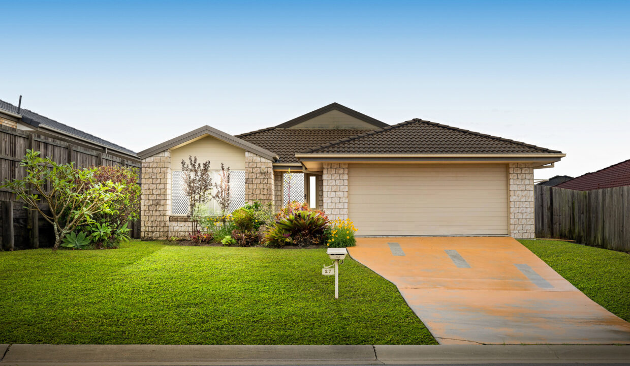 27 Charlton Place, Regents Park QLD 4118