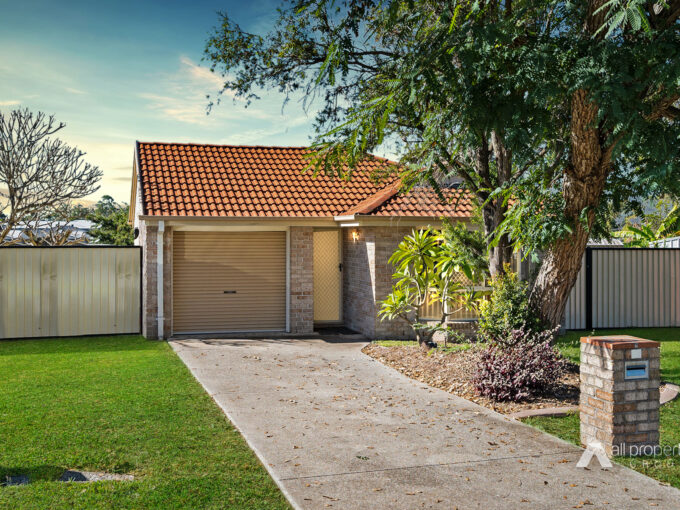 15 Park Close, Hillcrest QLD 4118