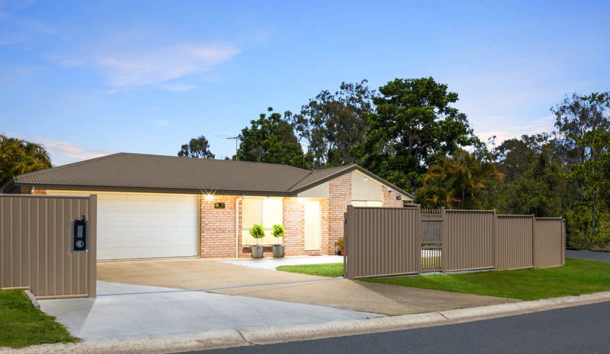 24 Pidgeon Boulevard, Crestmead QLD 4132