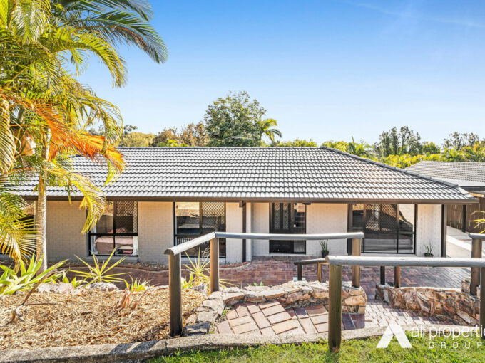 26 Leighton Drive, Edens Landing QLD 4207