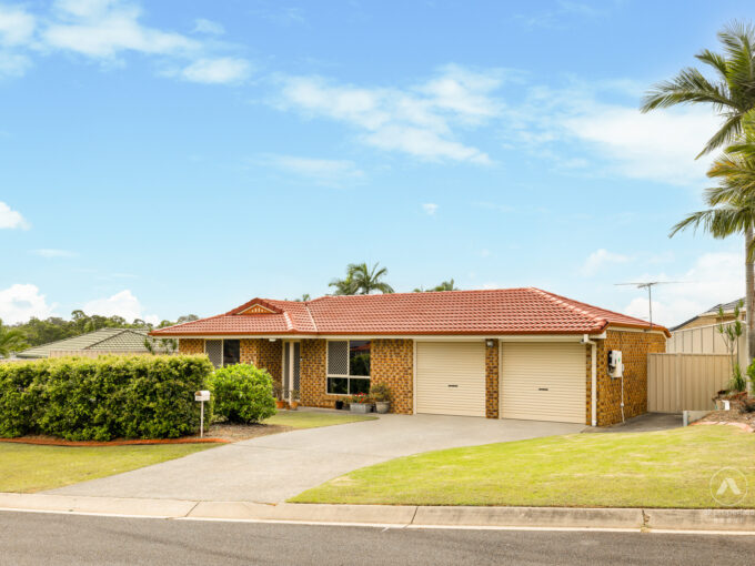 55 Solandra Circuit, Regents Park